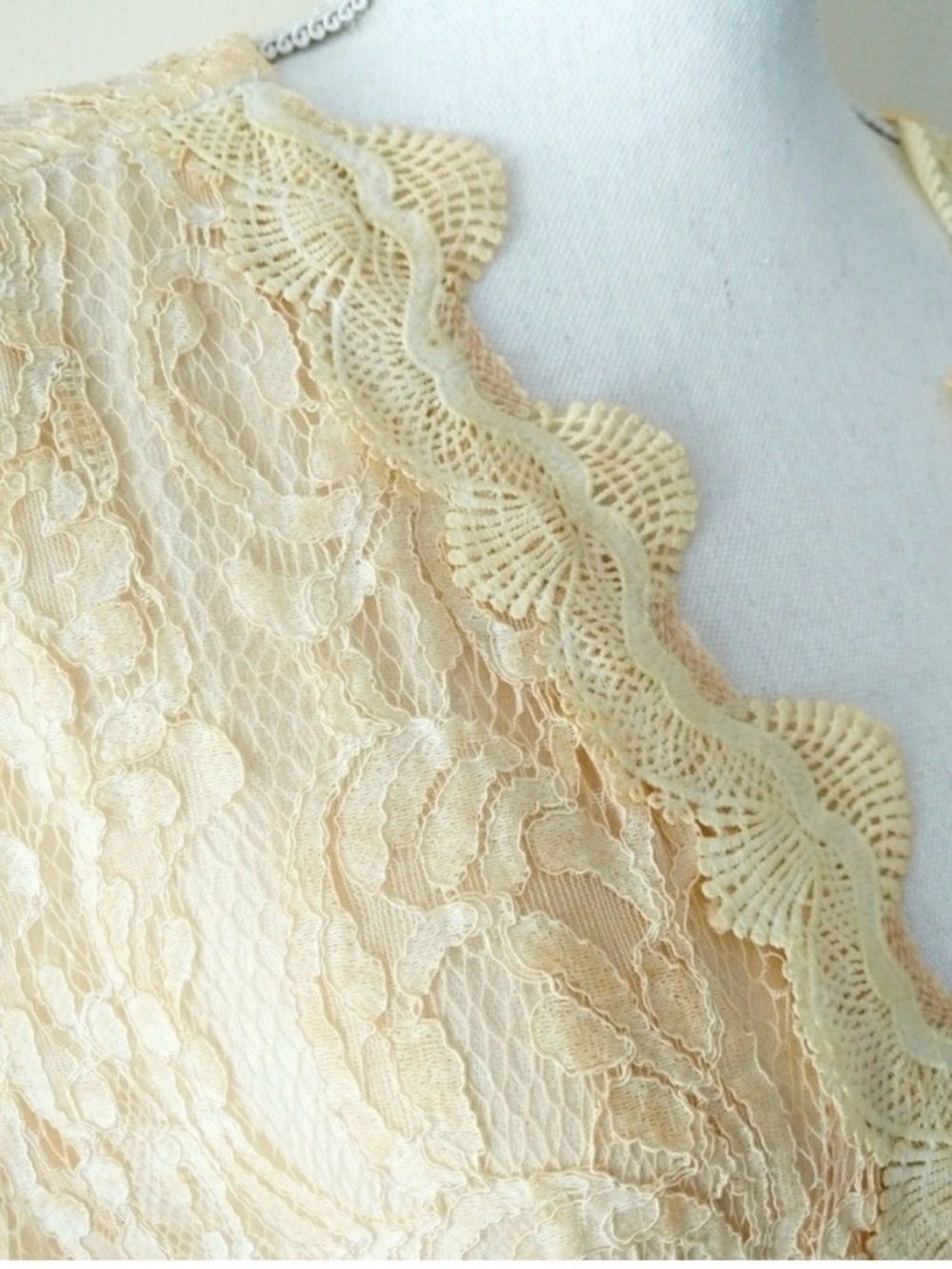Last One! POL Lace Romper Gorgeous! Deep V Neck Bell Sleeves - Picture 4 of 8